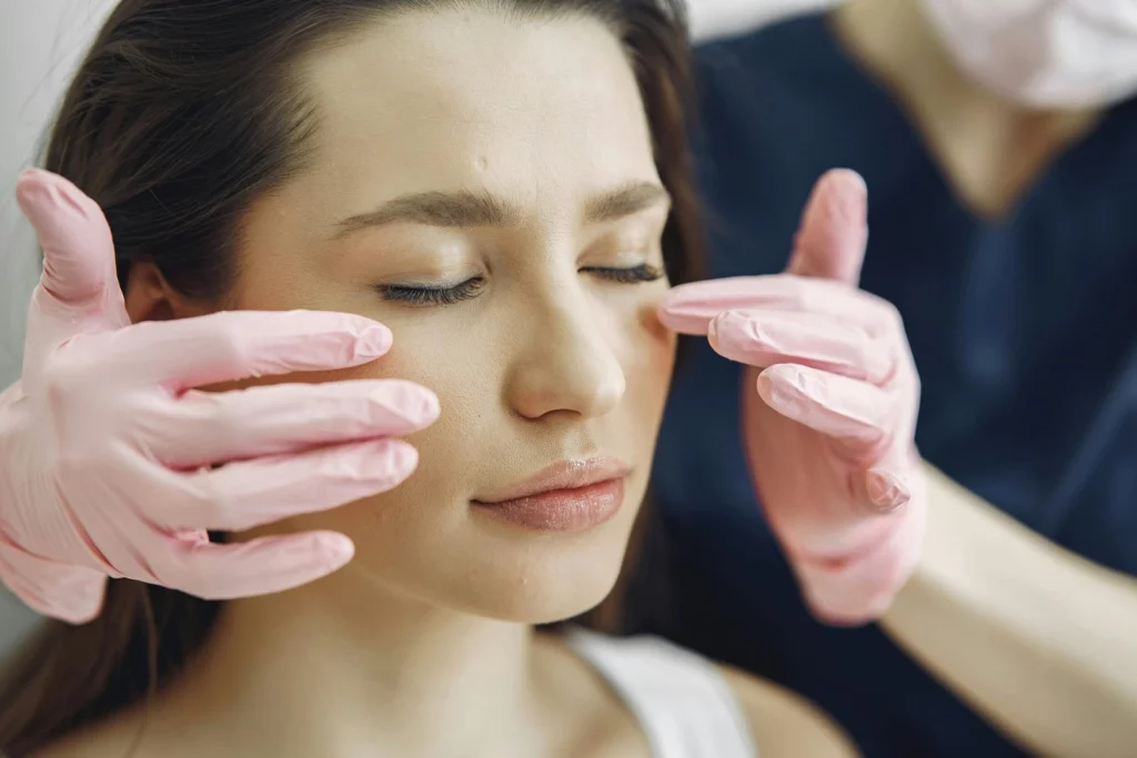 HIFU facial lifting treatment for improving facial contour and anti-aging appearance